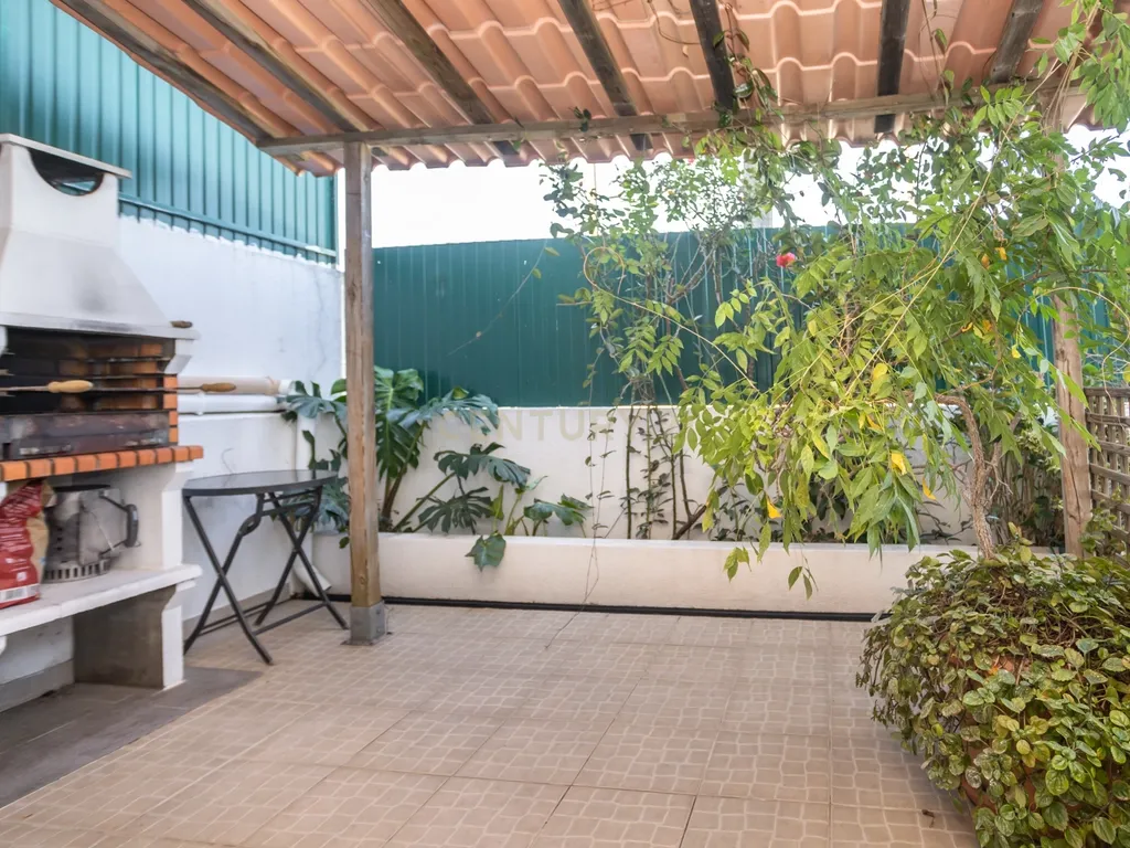 Moradia T4 em Setúbal | Conforto, Espaço e Privacidade - Image 34