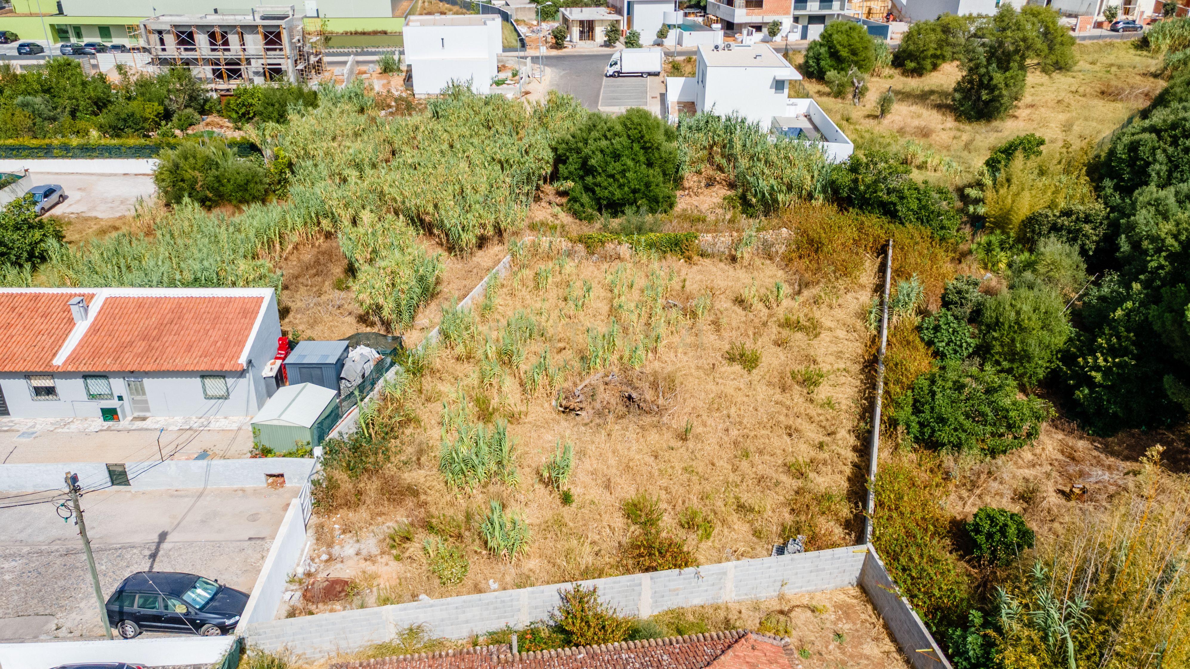 Fotografia 4 de Terreno no Alto da Parede-Cascais, 765m2, com projeto aprovado para 2 moradias
