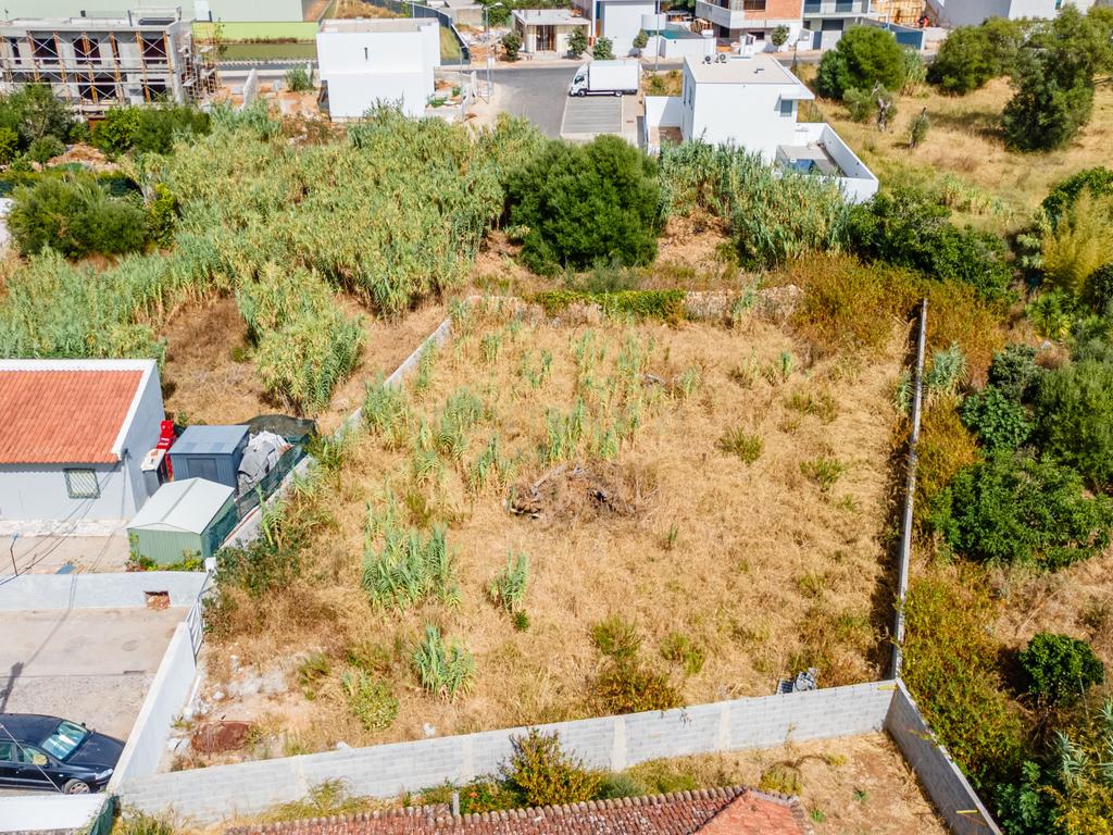 Terreno no Alto da Parede-Cascais, 765m2, com projeto aprovado para 2 moradias - Image 4