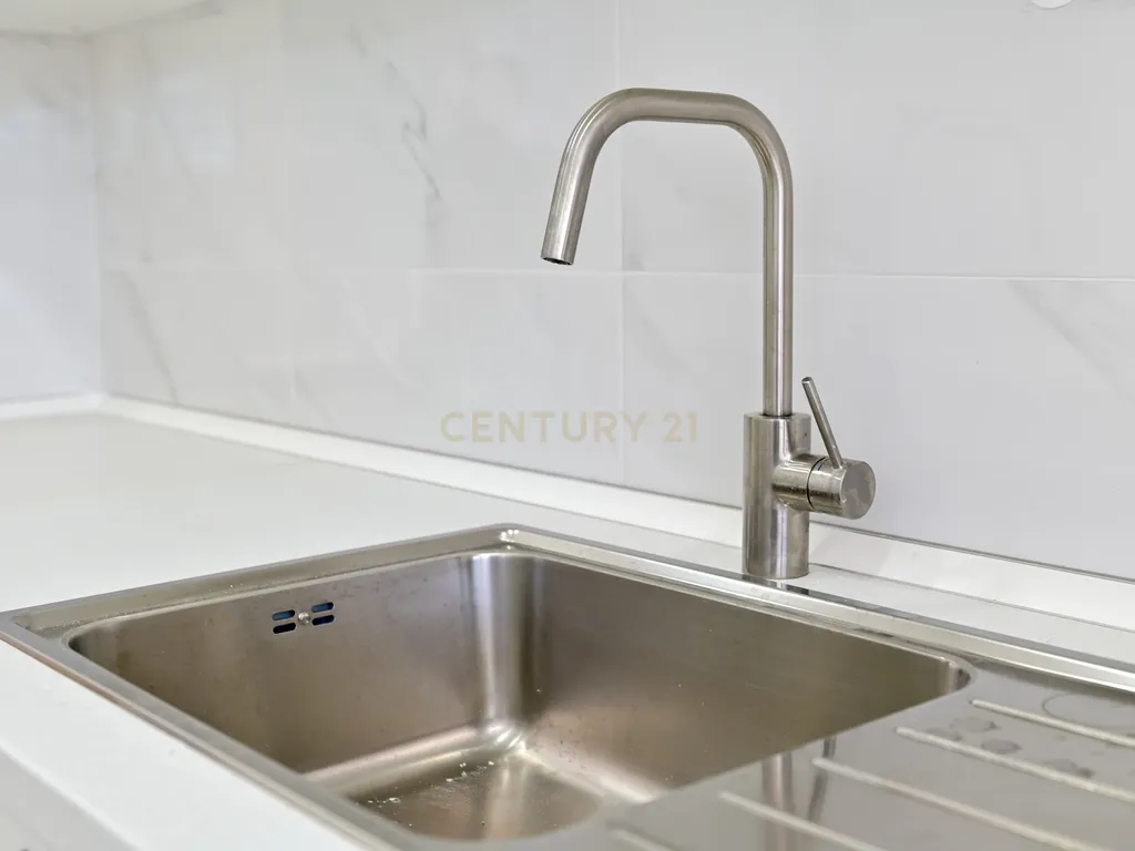 * RESERVADO * Apartamento T2 renovado para arrendamento em São Domingos de Benfica, Lisboa - Image 21