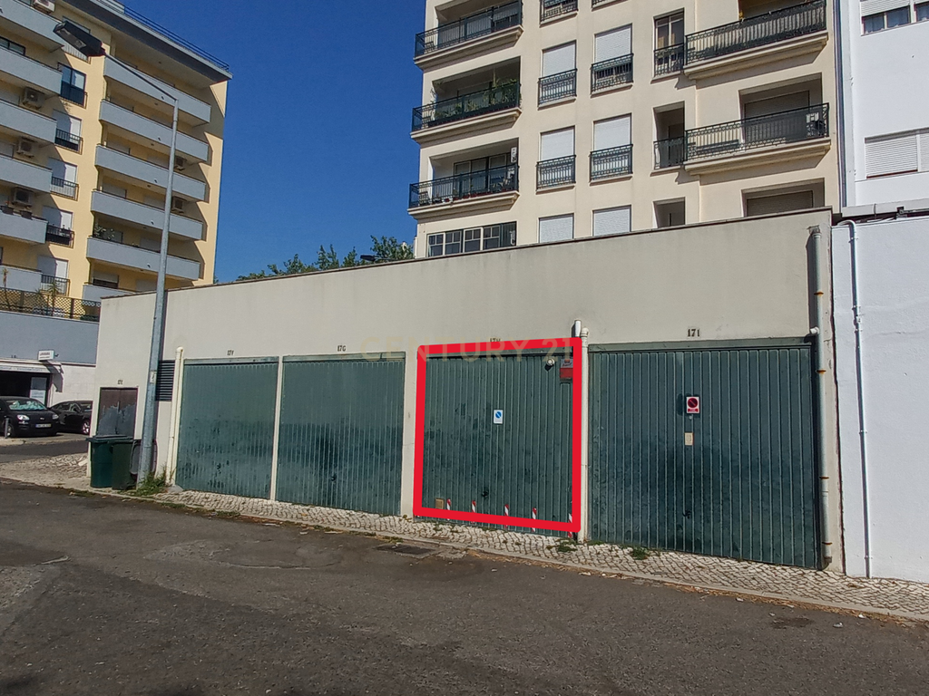Apartamento T3+Box em Telheiras – Rua Fernando Lopes Graça - Lisboa - Image 34