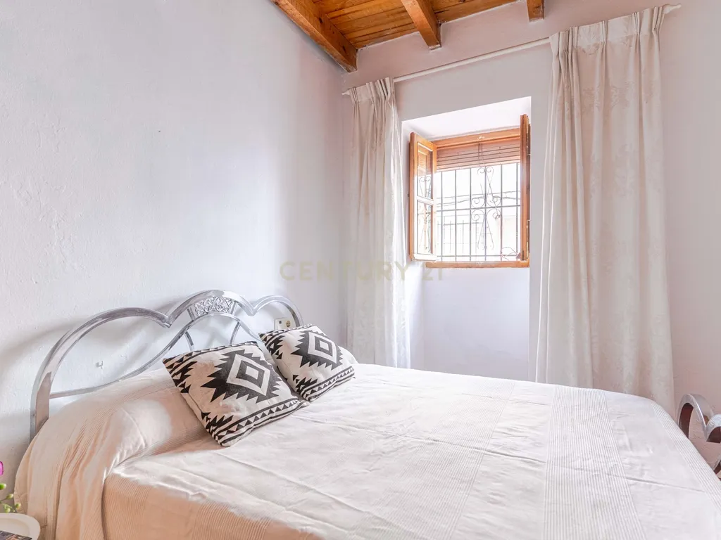 EXCLUSIVA CASA TRADICIONAL CON VISTAS ÚNICAS EN MONTEFRÍO - Image 18