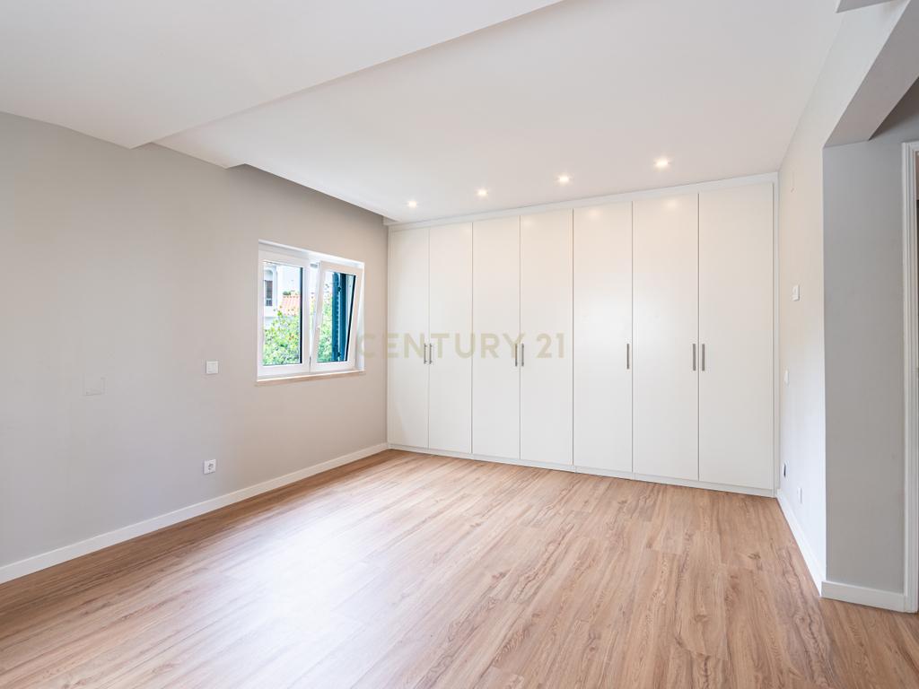 Moradia Unifamiliar T5 em Carcavelos  - Image 19