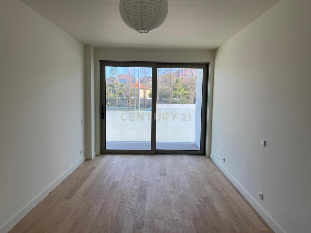 Apartamento T2 Novo com varanda, dois lugares de estacionamento, arrumo e fantásticas vistas sobre o rio - Image 18