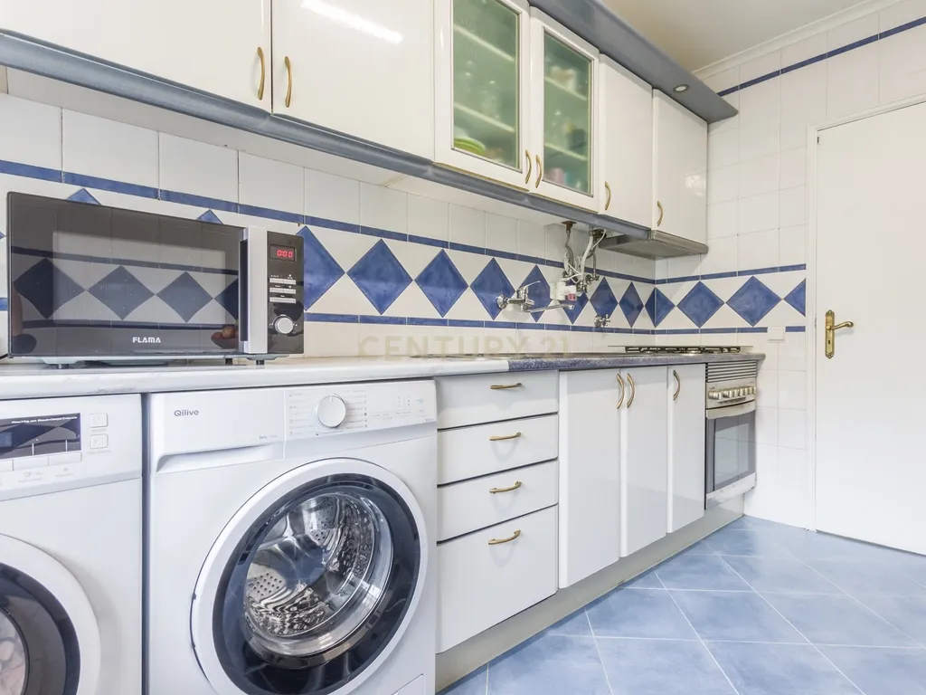 Apartamento T2 Moderno no Monte da Caparica, Pronto a Habitar - Image 17