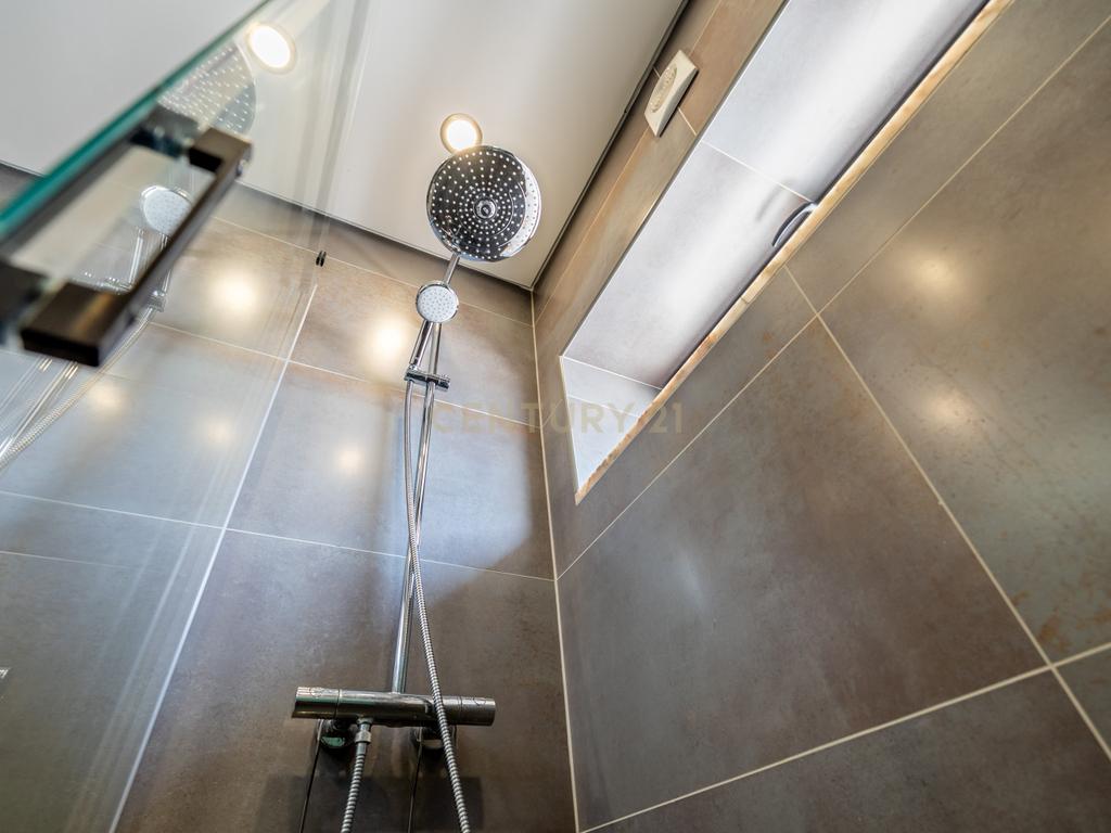 Apartamento T1  completamente remodelado com 2 varandas - Image 19
