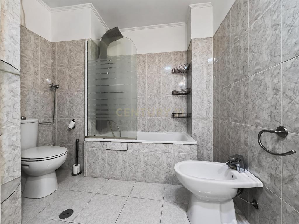 Apartamento T3 Duplex com Vista Desafogada no Monte da Caparica - Image 28
