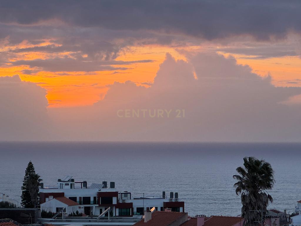 Apartamento Remodelado com Vista Mar na Ericeira, lugar de parqueamento - Image 1