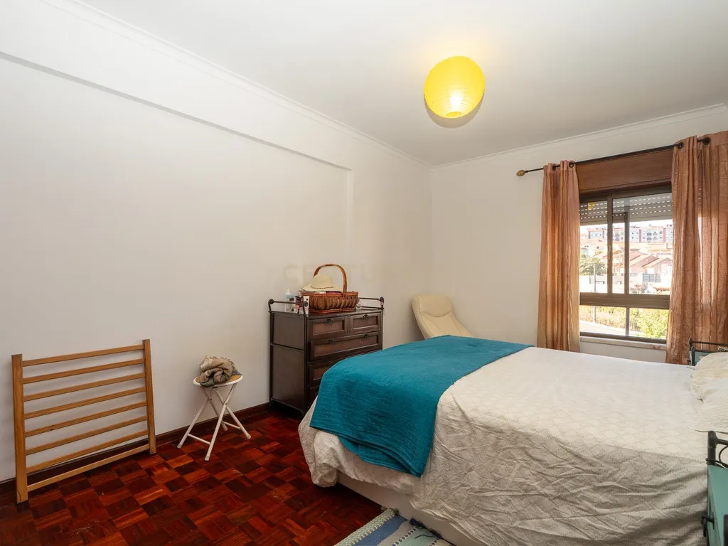 Apartamento de tipologia T2, com varanda, 1 wc e arrecadação, localizado em Agualva – Cacém, inserido em prédio de construção de 1996. - Image 21