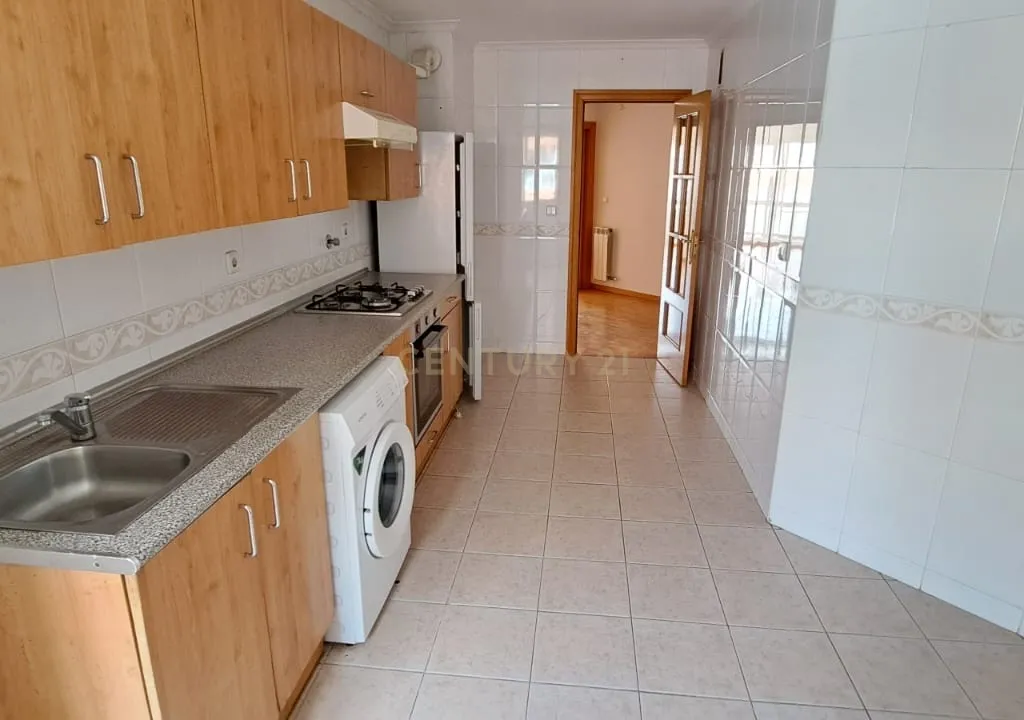 Apartamento T3 com 142m2 e lugar de garagem em Alhos Vedros - Image 6