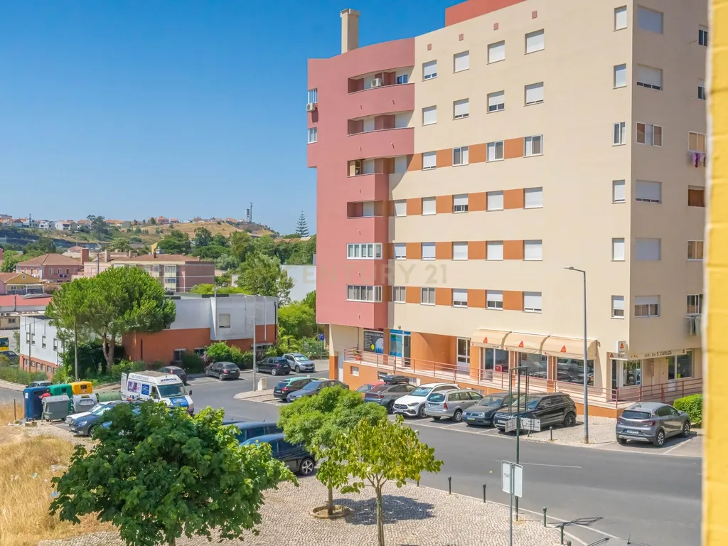 Apartamento T2, com Parqueamento e Arrecadação, em Caneças - Image 30