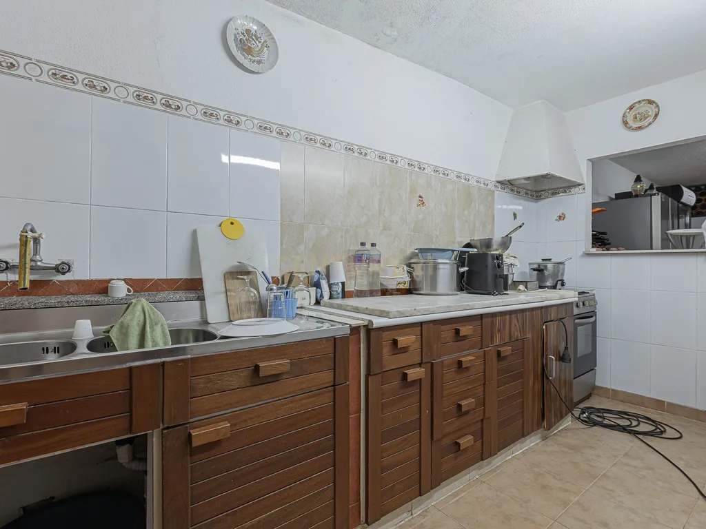 Moradia T4 com 3 Pisos + Sótão e Garagem — Famões - Image 77
