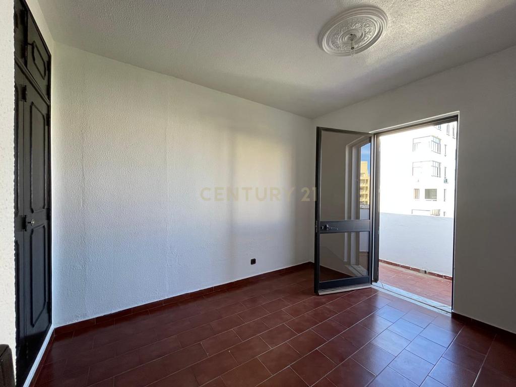 Exclusivo Apartamento T2 - Quarteira - Lugar de Garagem - Varandas - Praias - Marina Vilamoura - Image 13