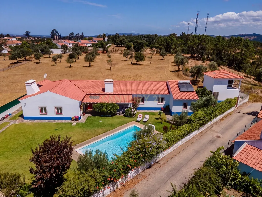 Moradia na Costa Alentejana de 4 Quartos e Arquitetura Tradicional com Piscina e Jardim – Odemira - Image 35