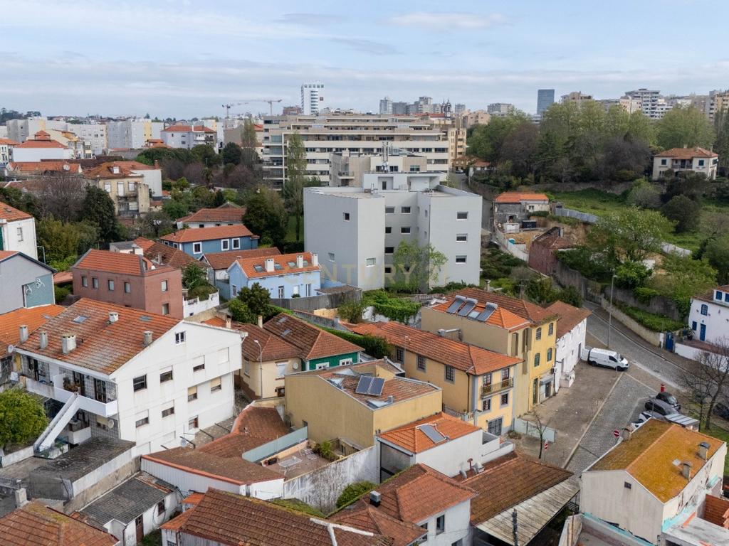 Exclusiva Moradia de Luxo no Coração do Ouro – Rua Senhor da Boa Morte, Porto - Image 19