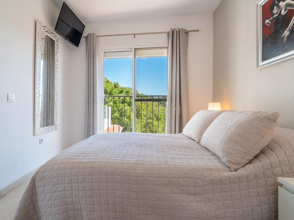 Moradia renovada com vista para o mar e perto da praia – Torreblanca, Fuengirola - Image 28