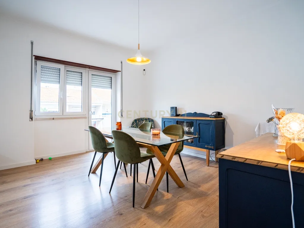 Apartamento T3 Transformado em T2 - Logradouro e Garagem BOX - Junto ao Tribunal e Parque Municipal - Montijo - Image 4