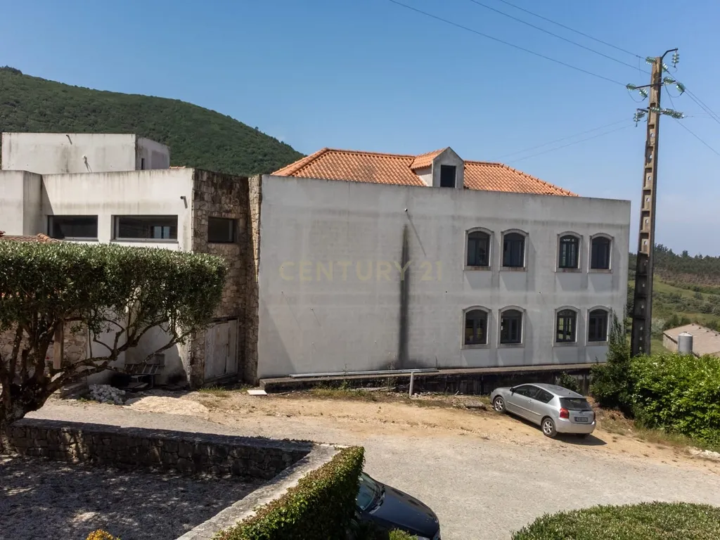 Terreno com Hotel em fase de acabamento, com uma área de 1.768 m² de construção. - Image 4