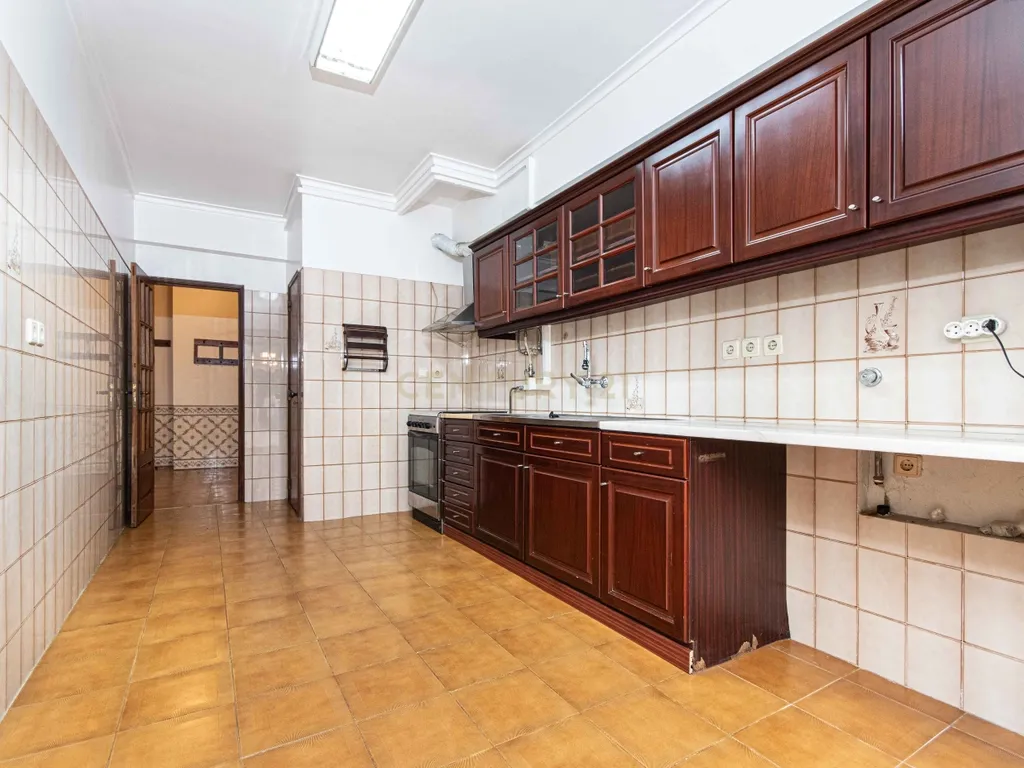 Apartamento T3 + 74m2 de área extra em Agualva-Cacém - Image 8
