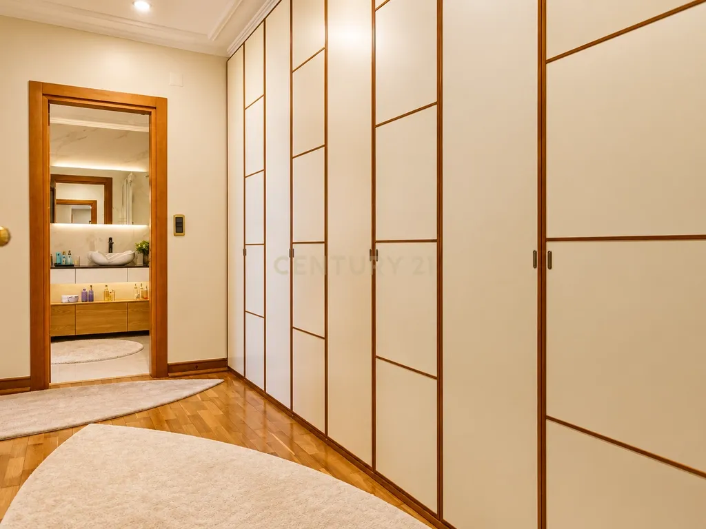 T4 com Piscina | Condomínio Privado PRATAGI | Segurança 24H | Alverca - Image 24