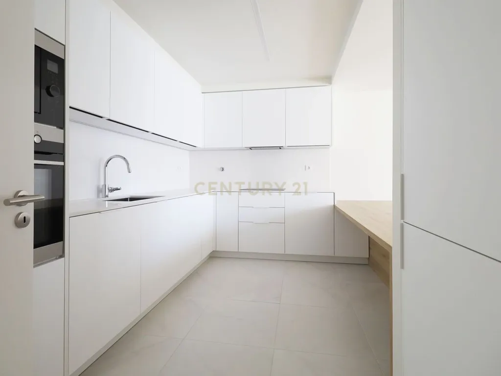 Apartamento T2 Exclusivo com Vista Mar – Totalmente Mobilado e Equipado - Armação de Pêra - Algarve - Image 3