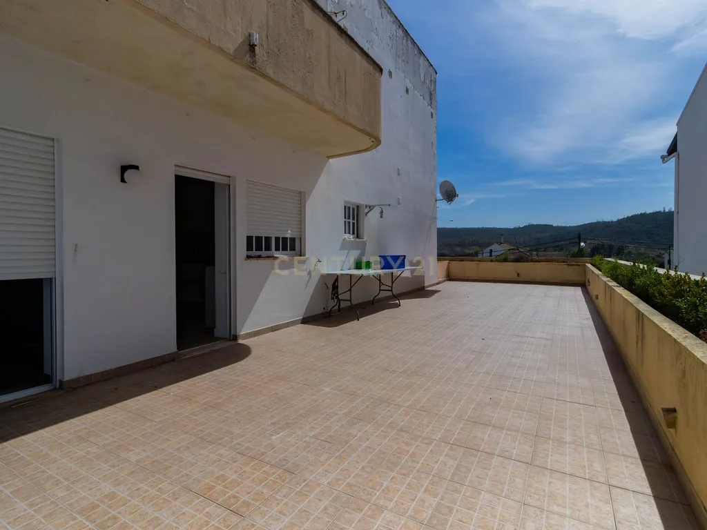 Espaçoso Apartamento T3 na Freixianda com Terraço - Image 15