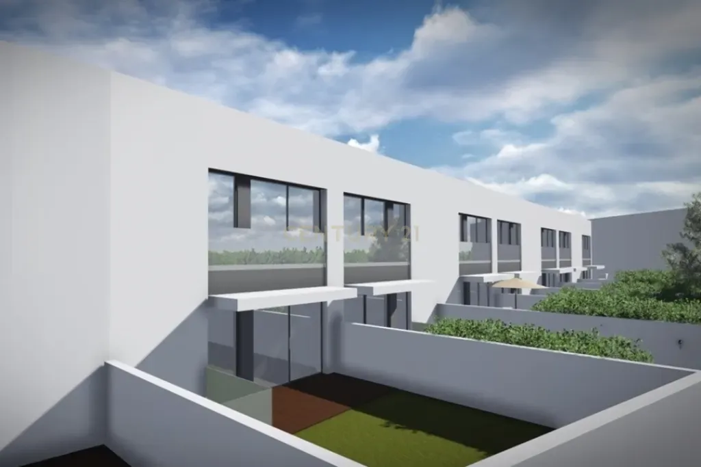 Moradia de Sonho T3 com Jardim Privativo – Águas Santas, Maia - Image 1