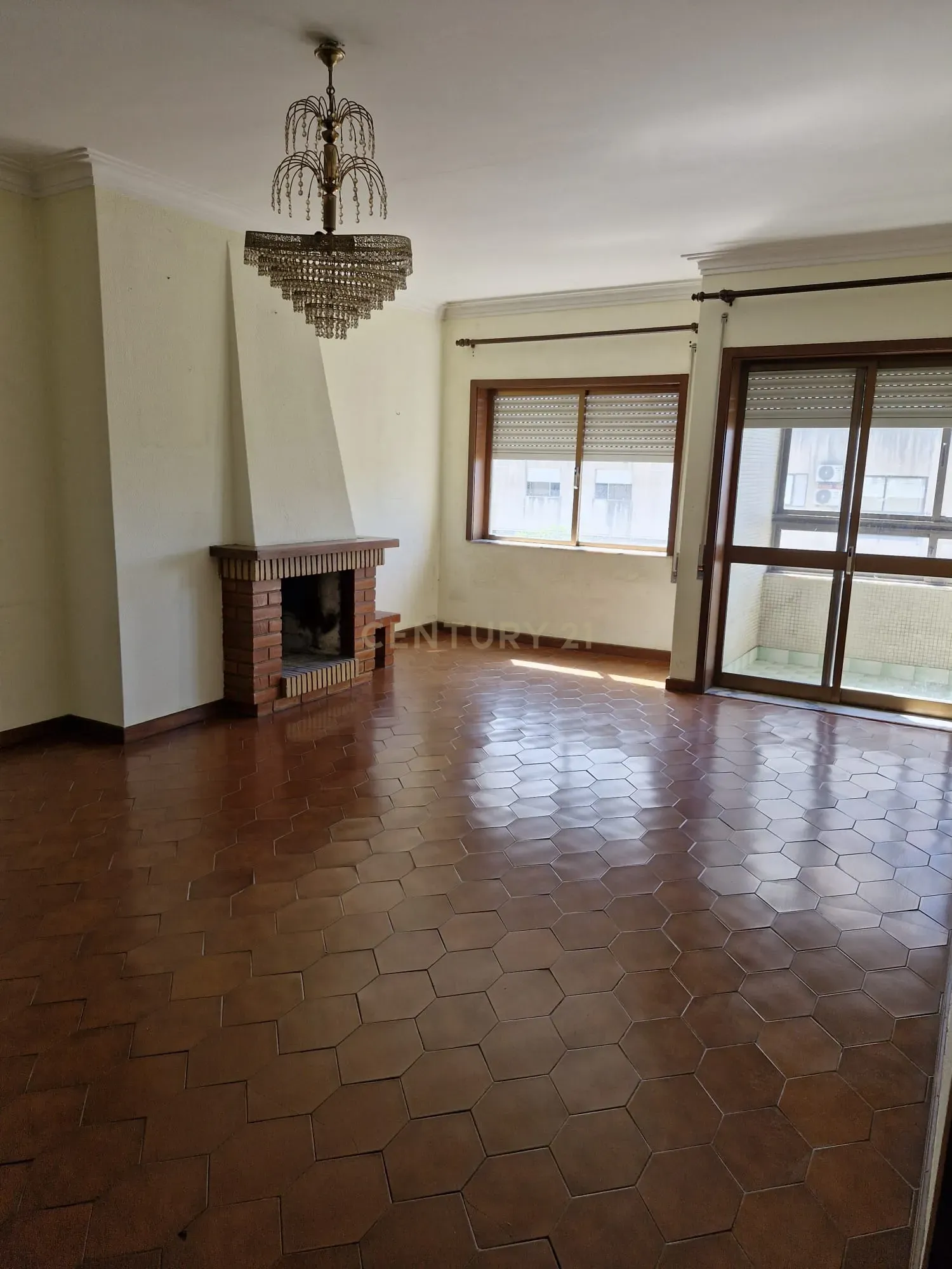 Apartamento T3 em Braga com Garagem e Elevador - Image 1