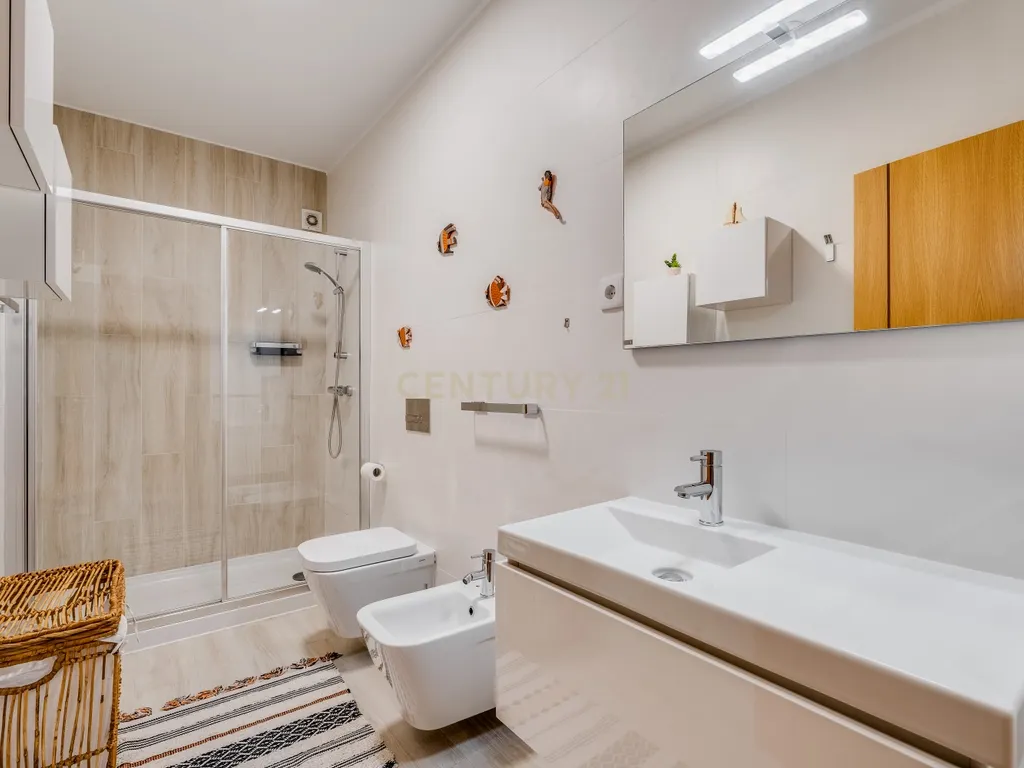 Apartamento T2+1 novo, design moderno, central, a 250metros da Praia de Armação de Pêra - Image 23