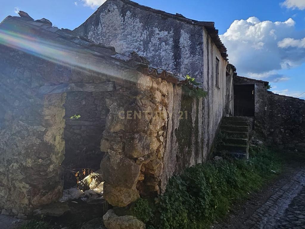 Casa em ruína para reconstrução- Oportunidade única! - Image 6