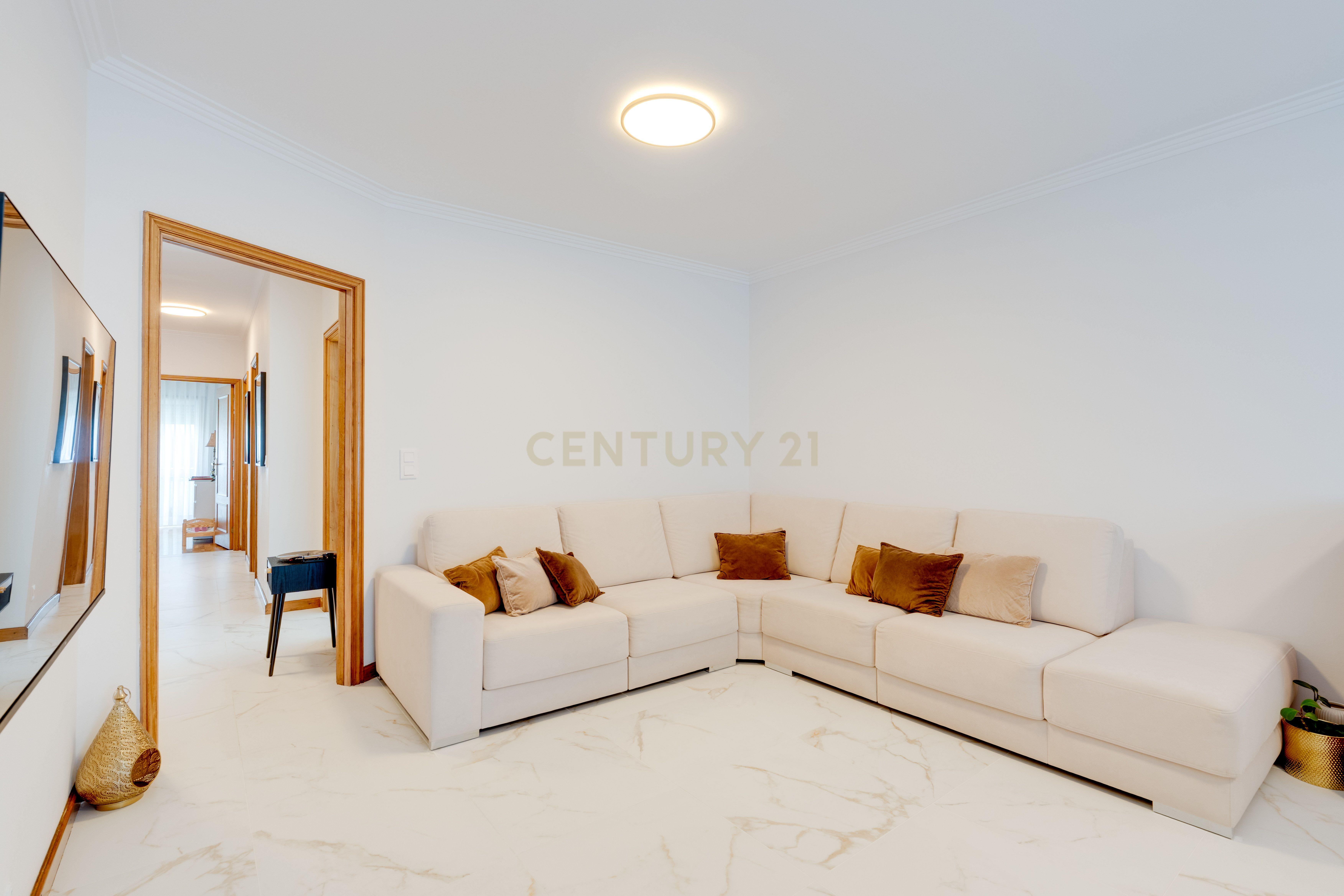 T2+2 Duplex c/ Sótão amplo (248m²) | S. Félix Marinha - Widok 3