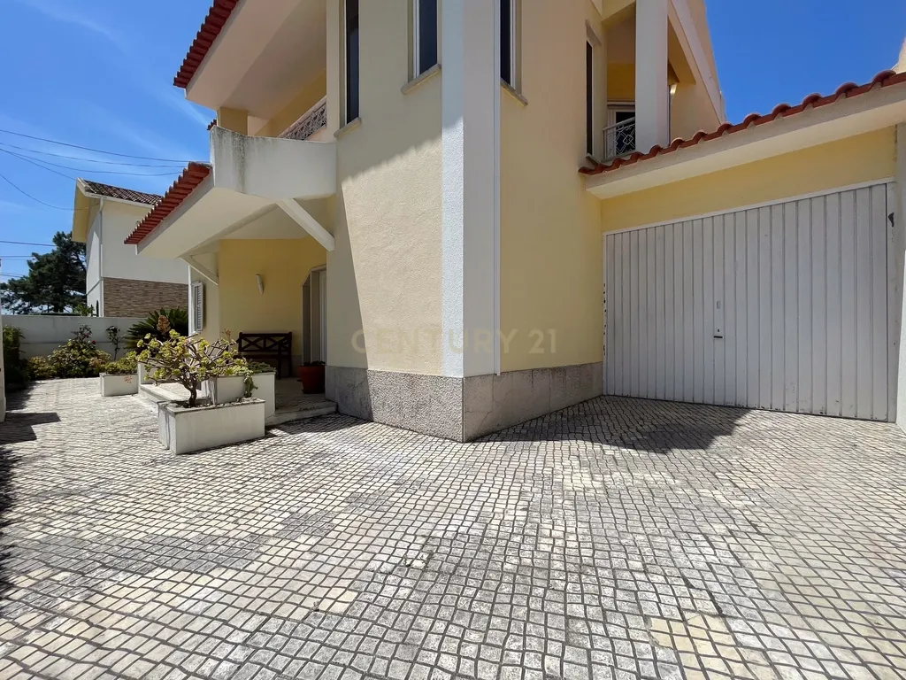 Moradia T5 com Piscina na Marisol - Almada - Image 34