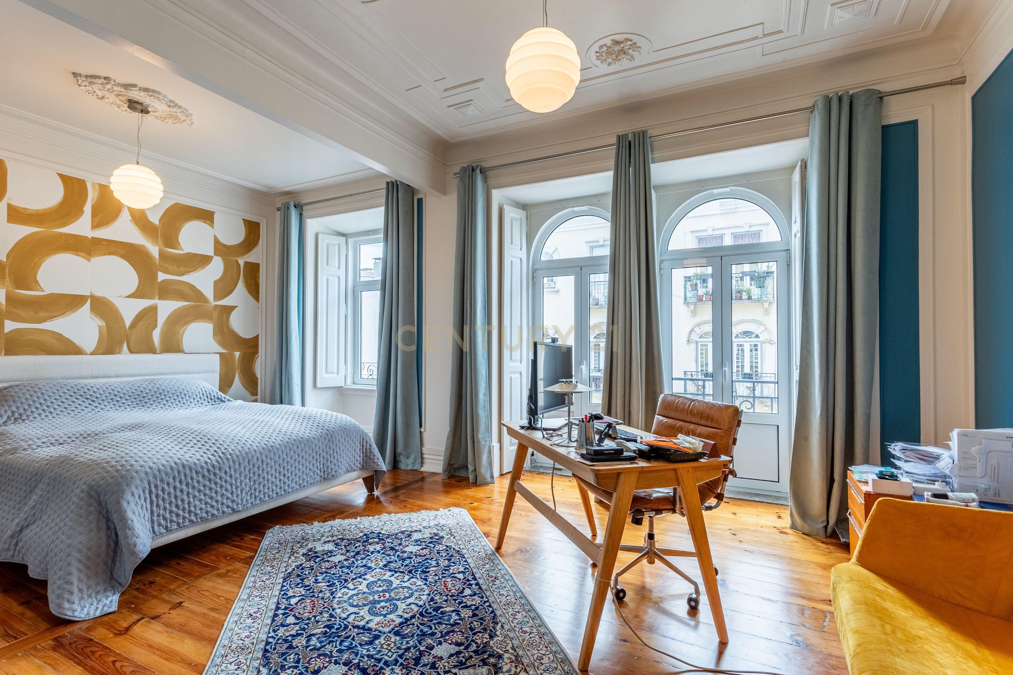 Fotografia 3 de Apartamento T4 Renovado em Santo António, Lisboa — Onde a elegância se sente em cada detalhe