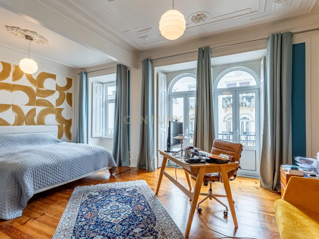 Apartamento T4 Renovado em Santo António, Lisboa — Onde a elegância se sente em cada detalhe - Image 3