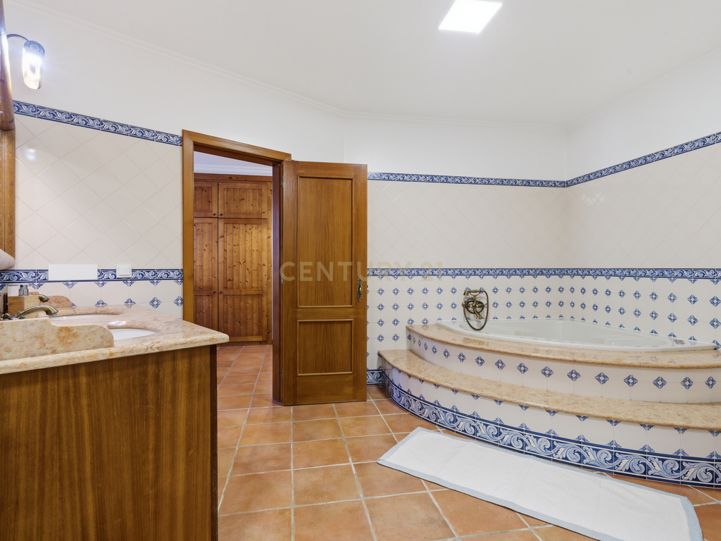 Moradia com 5 quartos e piscina, Gradil, Mafra - Image 19