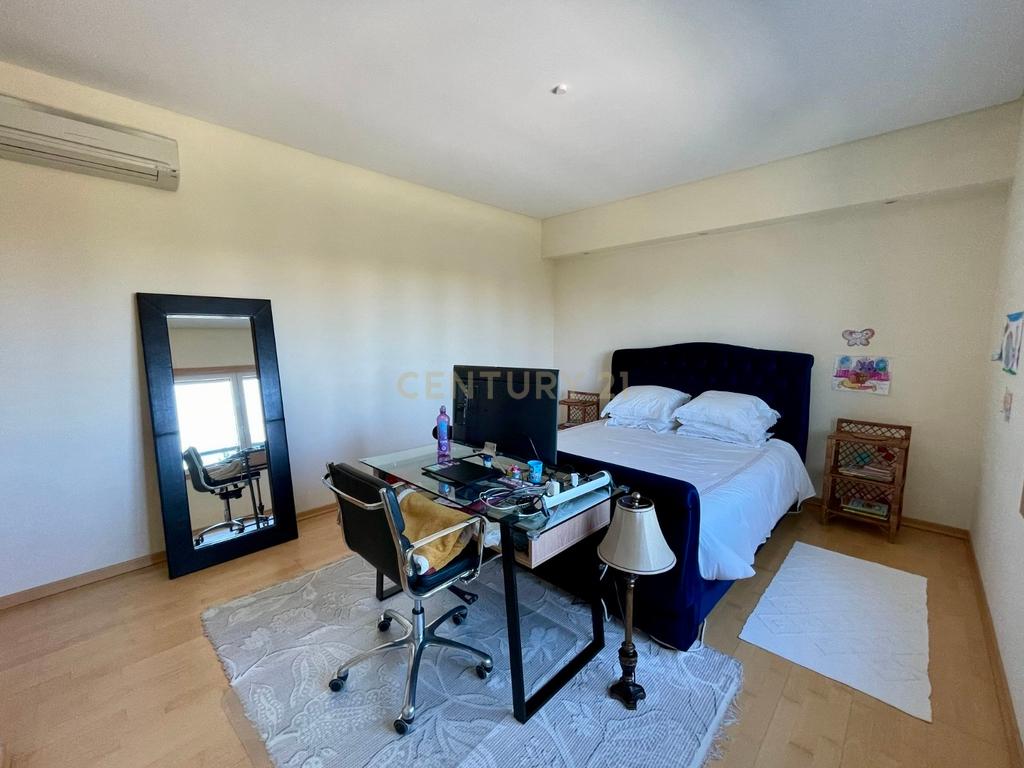 Excelente Apartamento T3 com 185 m² para Arrendamento em Telheiras – Rua António Quadros - Image 14