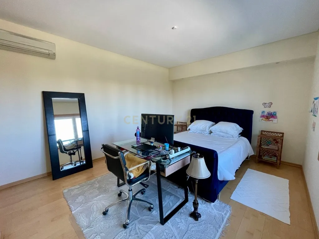 Excelente Apartamento T3 com 185 m² para Arrendamento em Telheiras – Rua António Quadros - Image 14