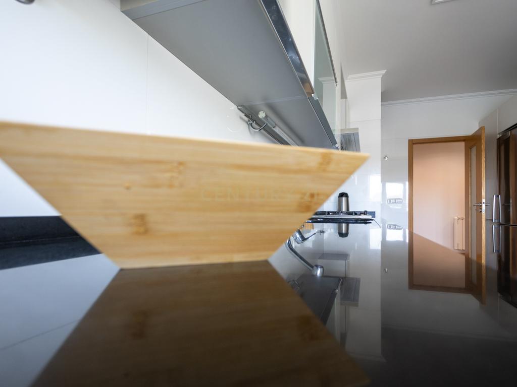 T3 com 160 m², Box para 2 carros e Arrecadação – Lumiar / Ameixoeira - Image 5