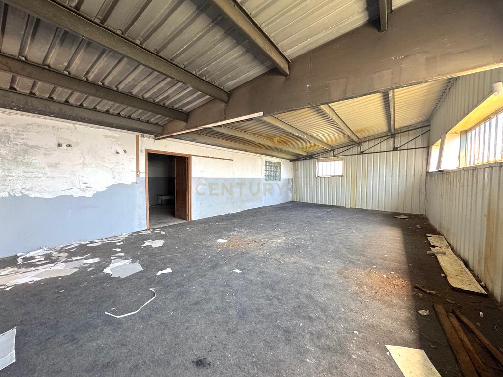Moradia com 4 quartos, 3 armazéns e muito potencial em Freamunde, Paços de Ferreira - Image 22