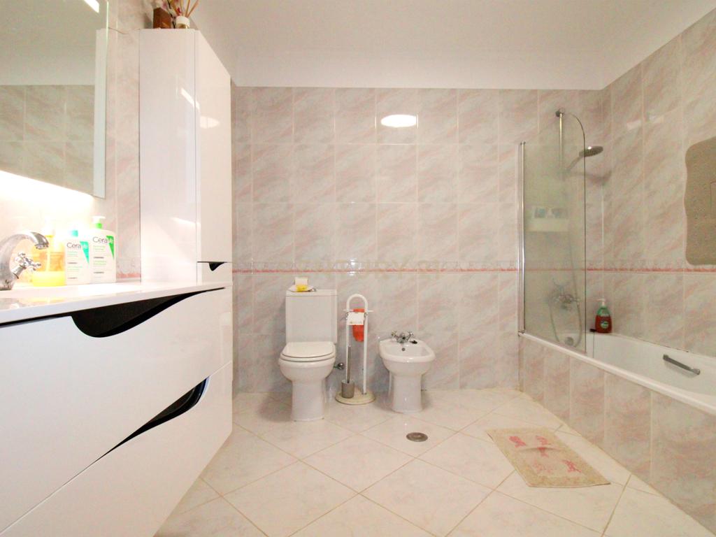 Apartamento T2 em Seixal - Oportunidade Única! - Image 12