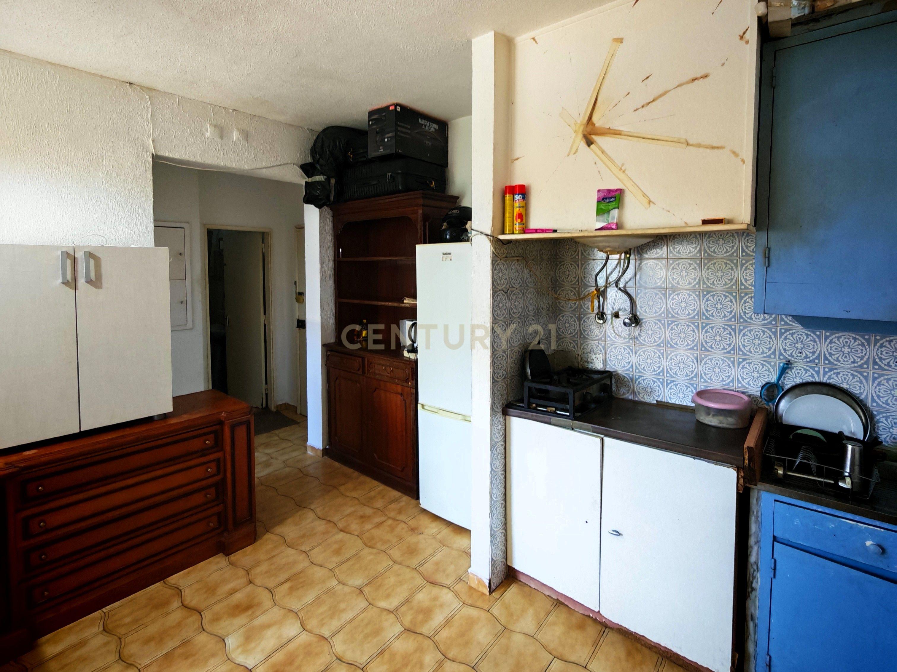 Fotografia 7 de Apartamento T1 para Remodelar Reboleira – prédio com elevadores e localização central