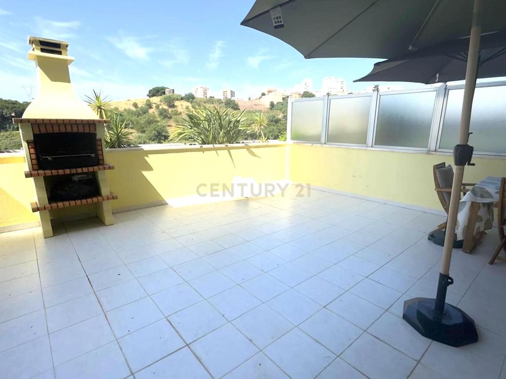 T4 em Odivelas com terraço e parqueamento - Image 40