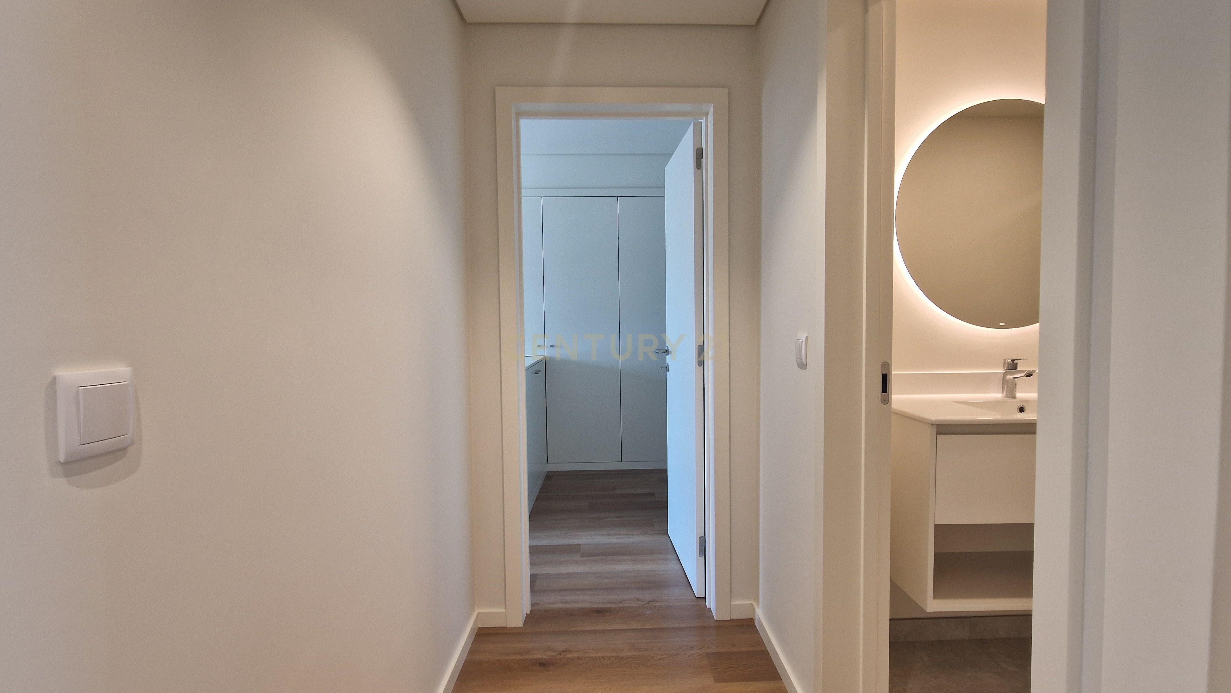 Alta de Lisboa, T3 - NOVO, 3 casas de banho e 2 lugares de garagem - Image 7