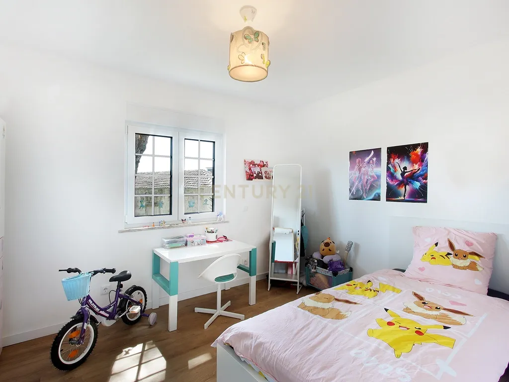 Apartamento T3 com vista p/ Serra Sintra e parqueamento em Rio de Mouro, Sintra - Image 19