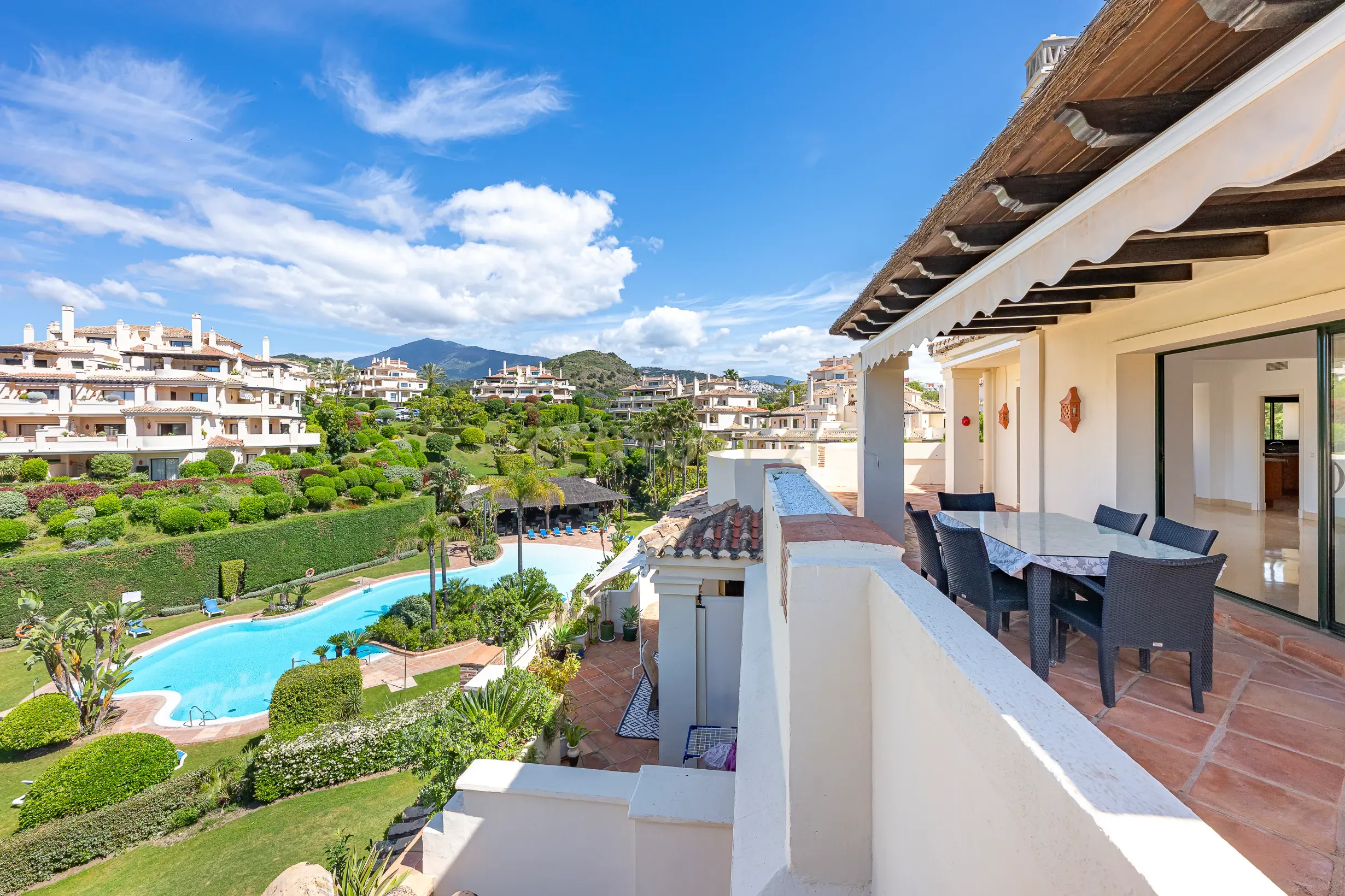 Penthouse de luxo com 4 quartos em Capanes del Golf, Benahavís - Vistas panorâmicas e serviços exclusivos - Image 8