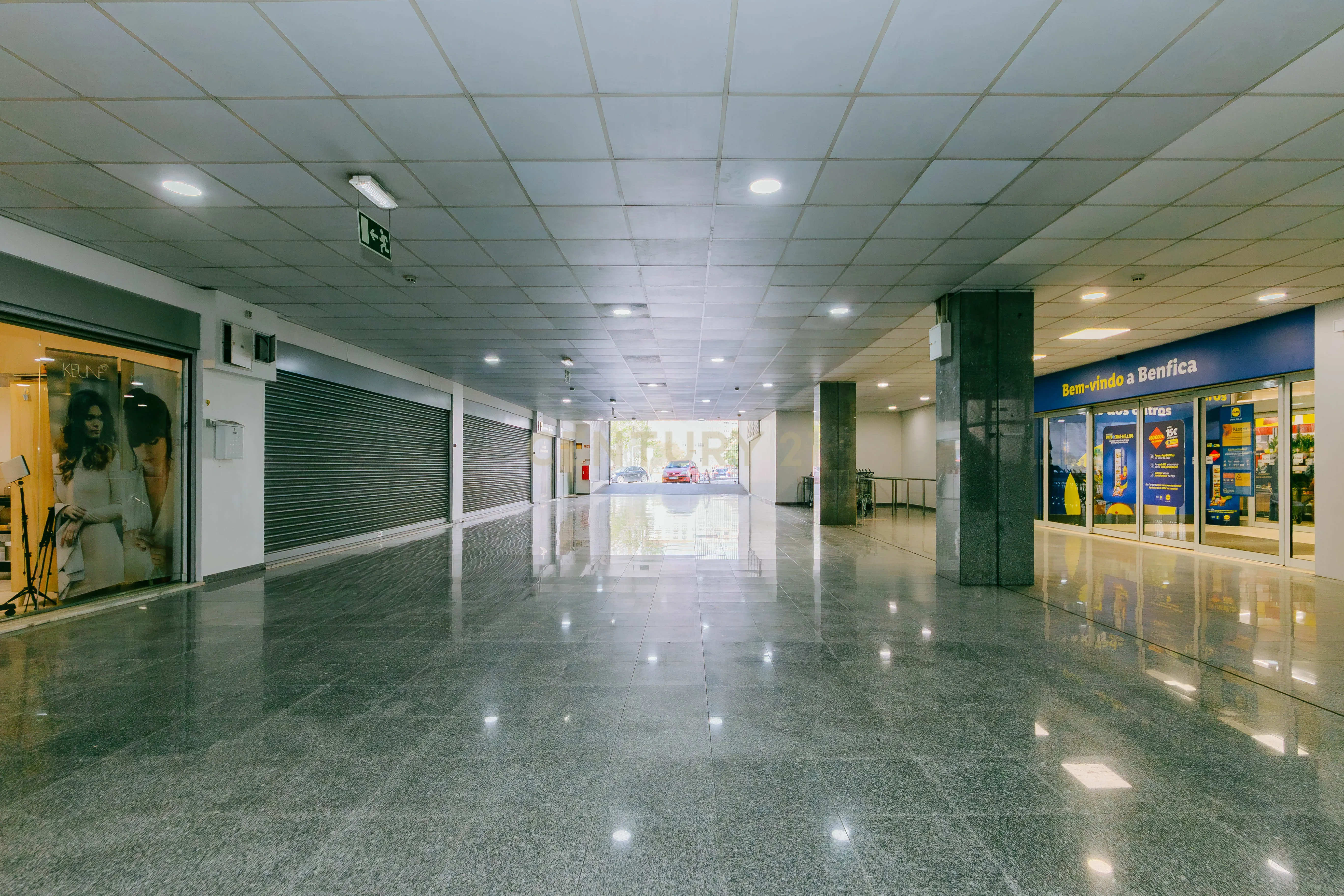 Fotografia 3 de LOJA - Galeria Comercial Benfica com estacionamento