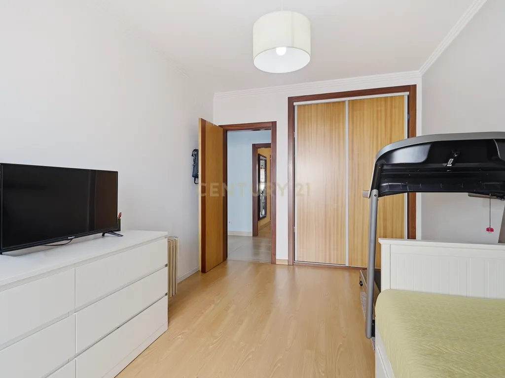 Apartamento T3 com terraço e churrasqueira – Merceana, Alenquer - Image 16