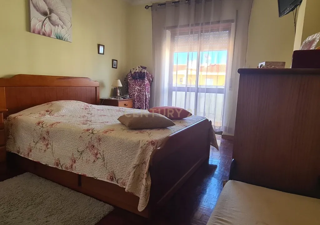 T3 Espaçoso em Excelente Localização- Quinta do Conde - Image 5