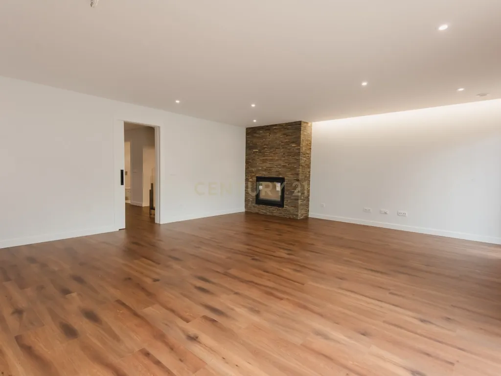 Moradia T3 de excelência no centro de Leiria - Image 15