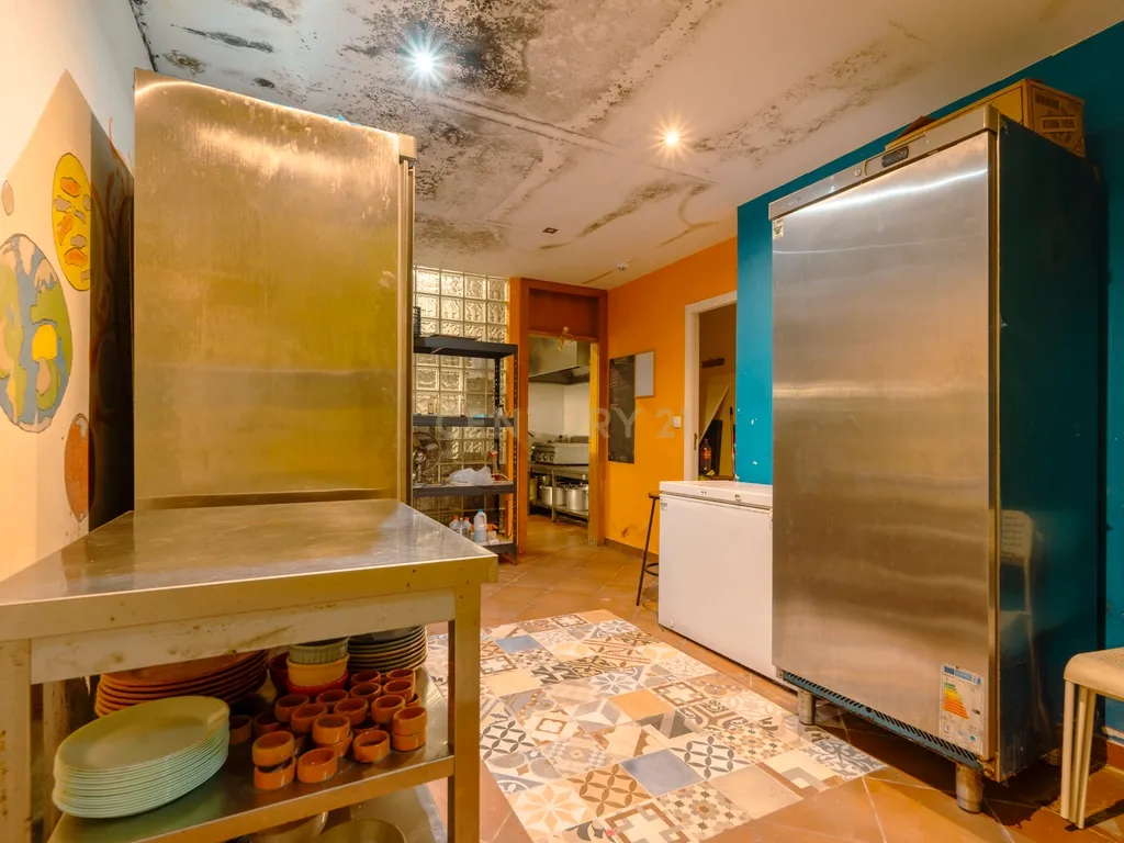OPORTUNIDADE! ESPAÇO DE RESTAURAÇÃO MUITO BEM DECORADO E TOTALMENTE EQUIPADO EM LOCALIZAÇÃO CENTRAL DE LISBOA, GRANDE POTENCIAL PARA O SEU NEGÓCIO! - Image 26